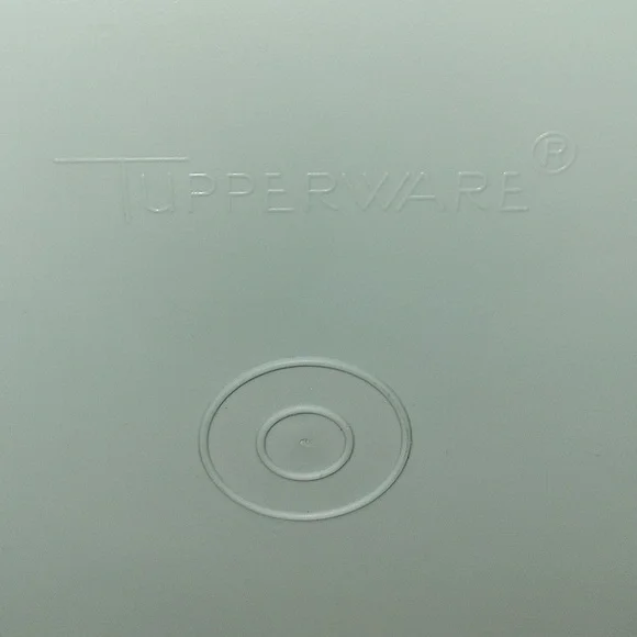 Tupperware: Large Container - Picture 8 of 8